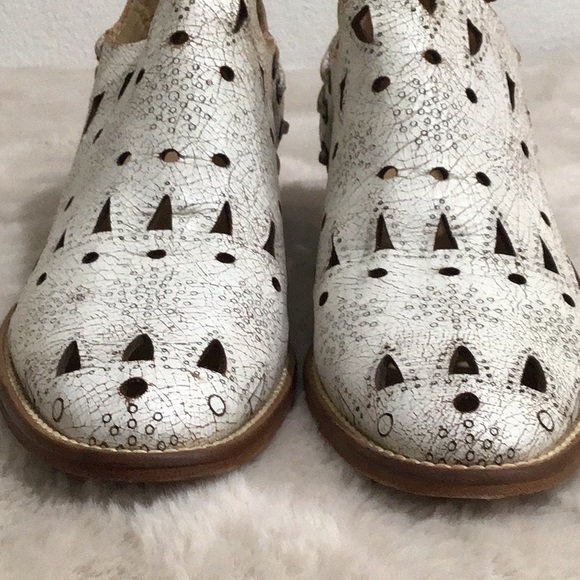 NWOT MUSSE & CLOUD Distressed Perforated Leathers Booties Lace Up - Picture 4 of 9